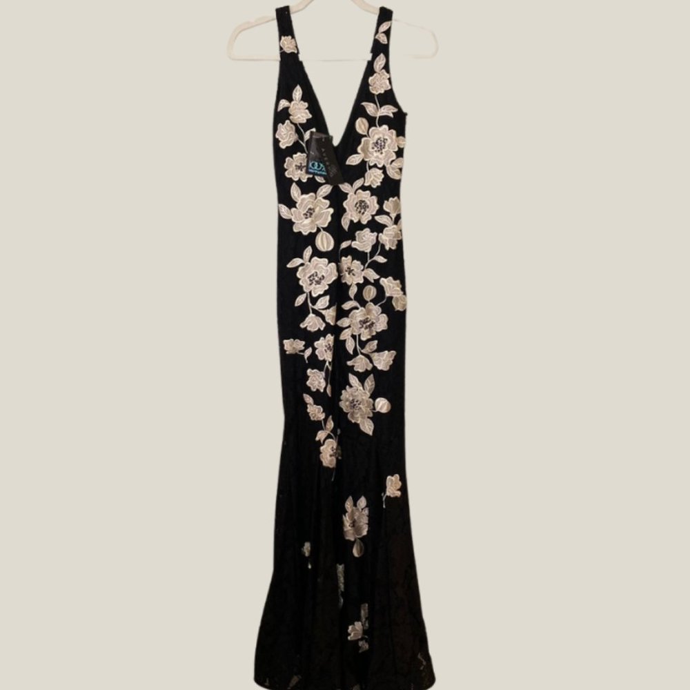 NWT AVERY G Floral Embroidered Lace Gown  - Size 4